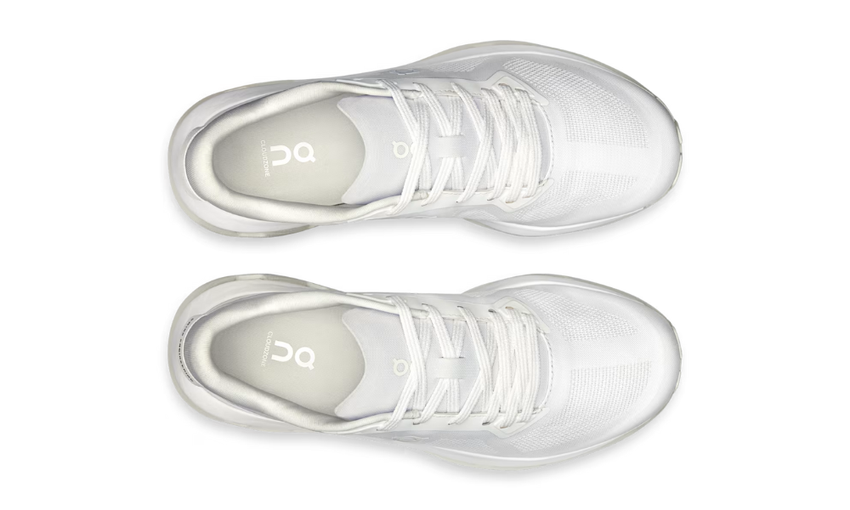 On Cloudzone 'Triple White' - Dubaiallstar