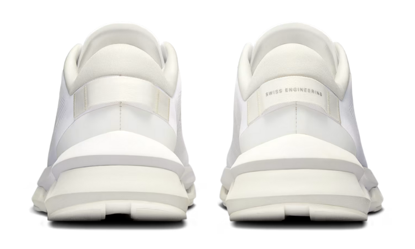 On Cloudzone 'Triple White' - Dubaiallstar